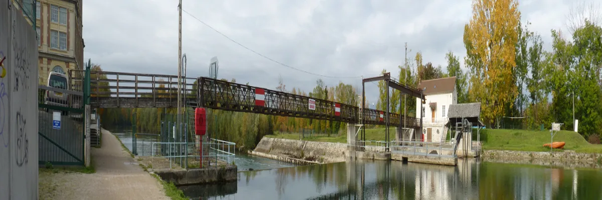 Image Constructeur terrain padel Seine-et-Marne